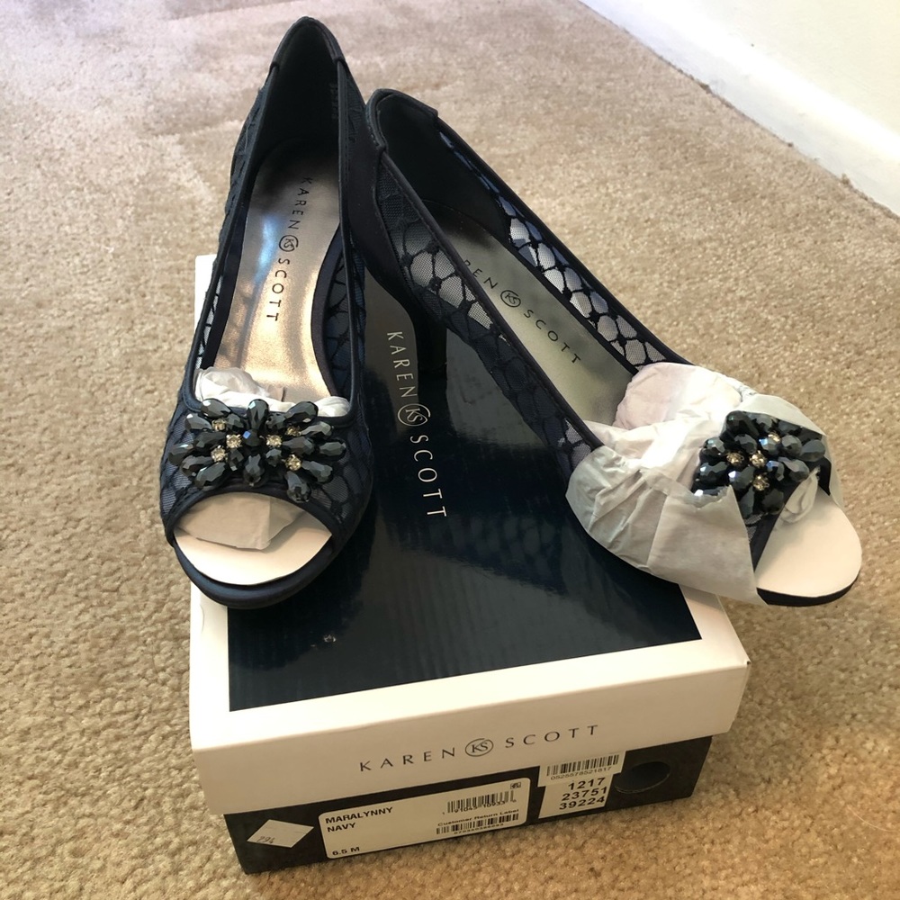 NWT Karen Scott Peep Toe Pumps